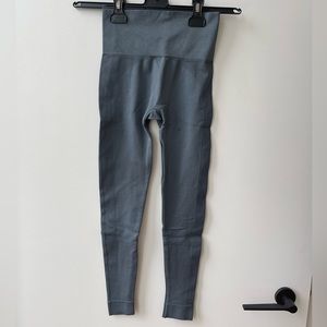 Set Active Sculptflex leggings (very small stain in the front - see pic) slate